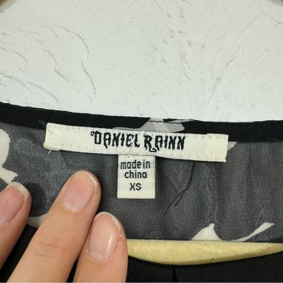 Daniel Rainn Black White Bird Print Sheer Blouse Womens XS Peter Pan Collar Goth - Picture 2 of 12